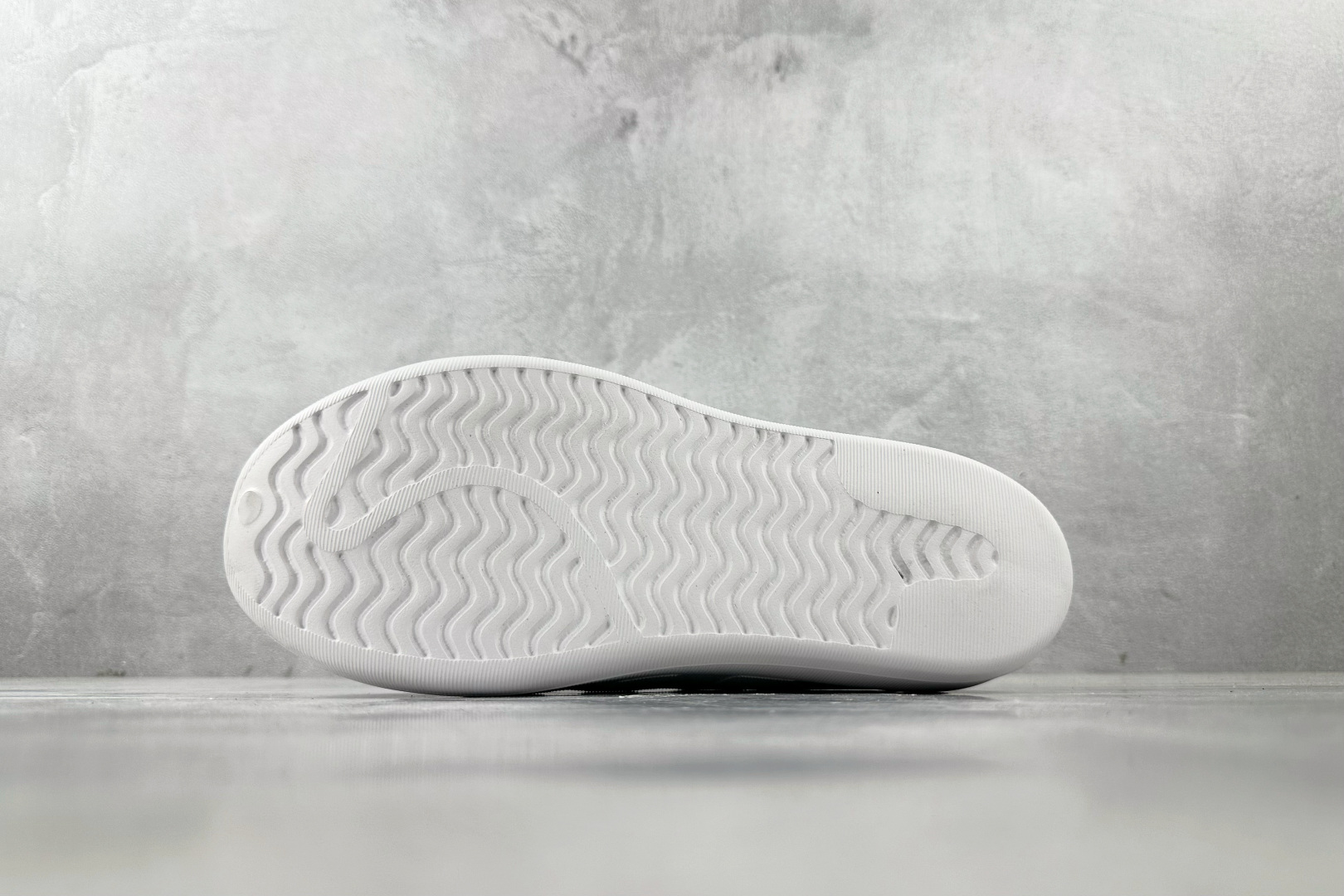 LW 
外贸专供adidas originals AdiFOM Superstar 灰白

货号：IF6