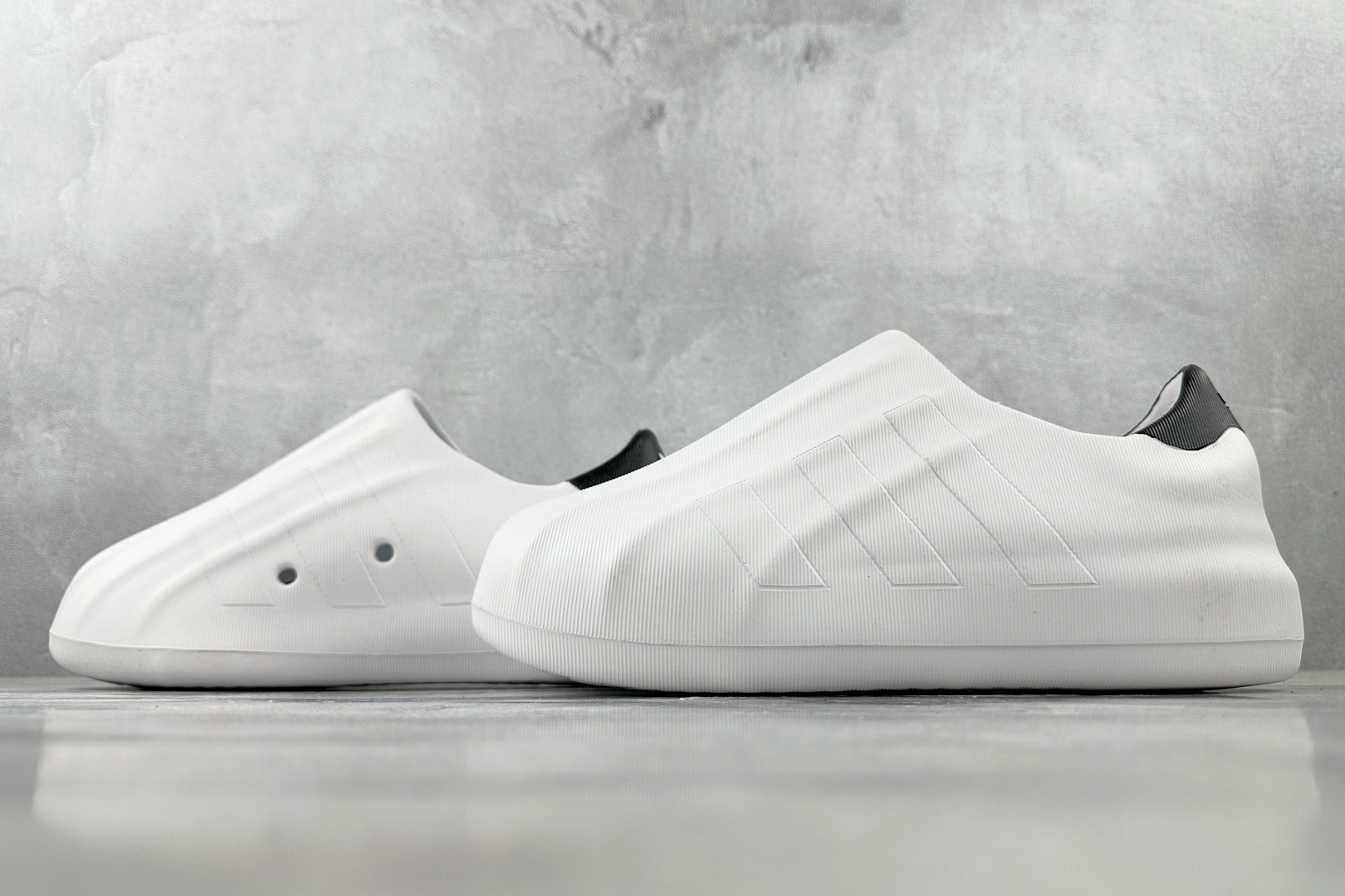 LW 
外贸专供adidas originals AdiFOM Superstar 灰白

货号：IF6