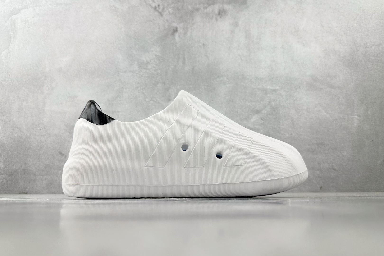 LW 
外贸专供adidas originals AdiFOM Superstar 灰白

货号：IF6