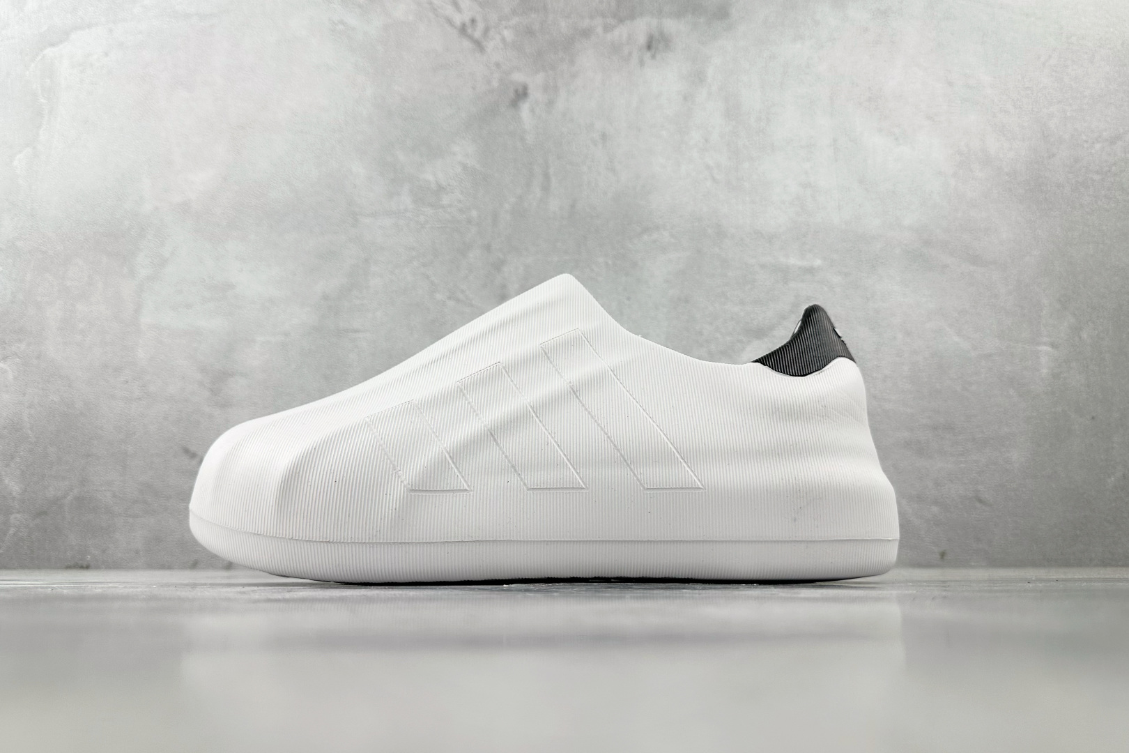 LW 
外贸专供adidas originals AdiFOM Superstar 灰白

货号：IF6