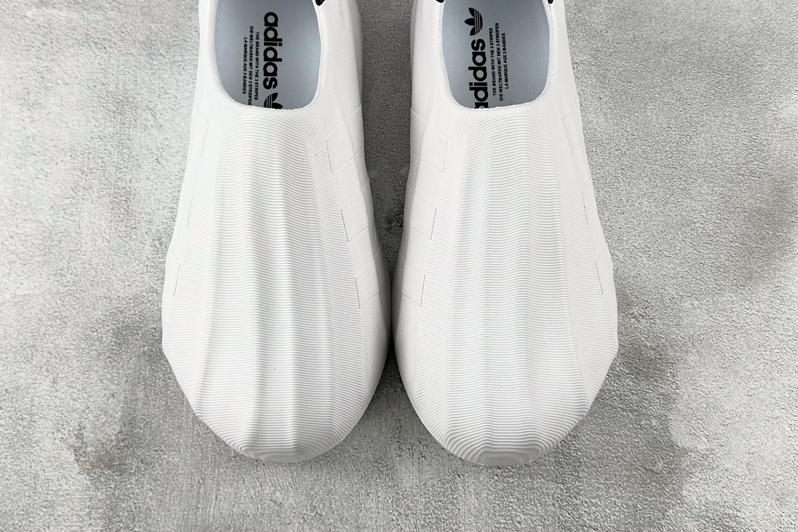 LW 
外贸专供adidas originals AdiFOM Superstar 灰白

货号：IF6
