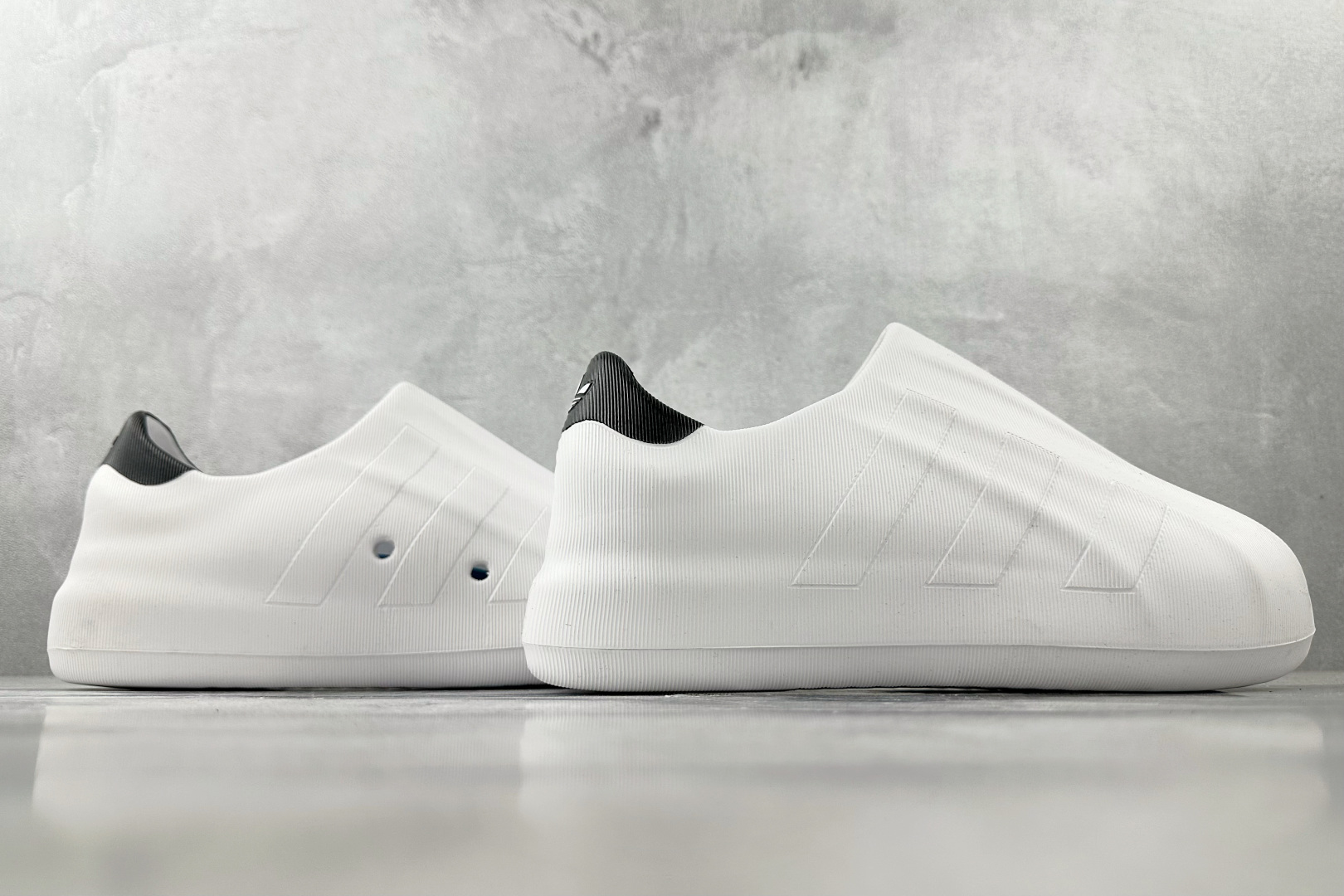 LW 
外贸专供adidas originals AdiFOM Superstar 灰白

货号：IF6