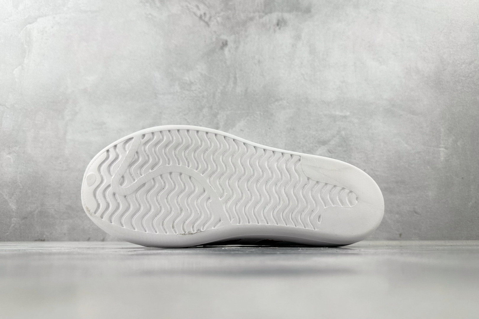 LW 
外贸专供adidas originals AdiFOM Superstar 白红

货号：ID4
