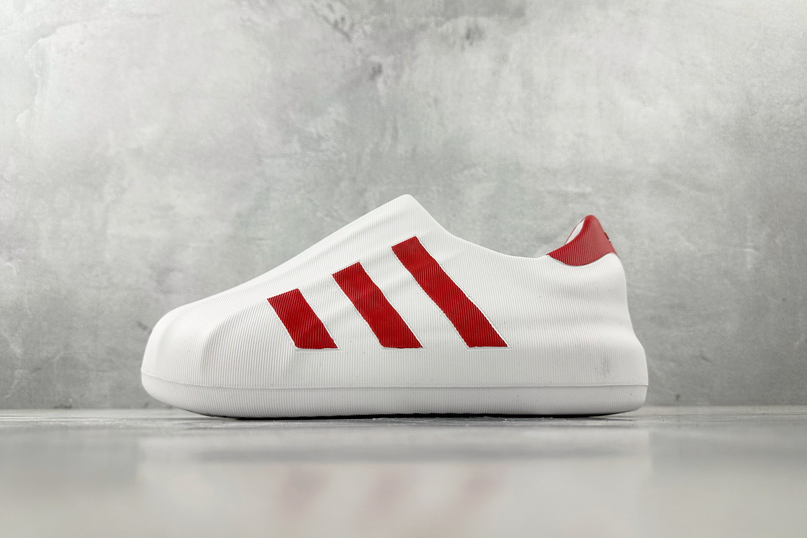 LW 
外贸专供adidas originals AdiFOM Superstar 白红

货号：ID4