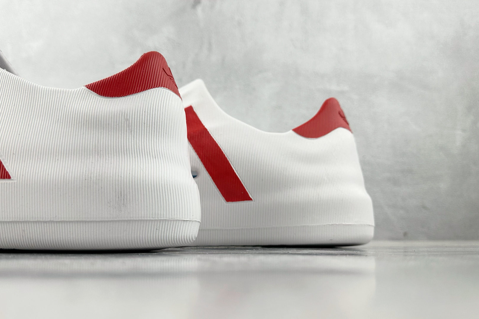 LW 
外贸专供adidas originals AdiFOM Superstar 白红

货号：ID4