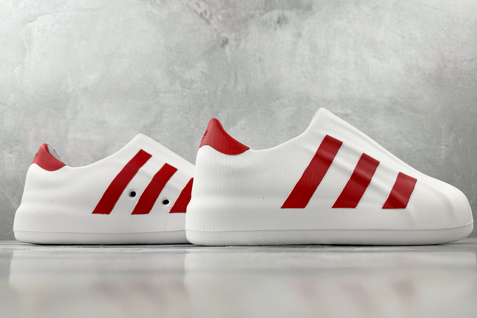 LW 
外贸专供adidas originals AdiFOM Superstar 白红

货号：ID4