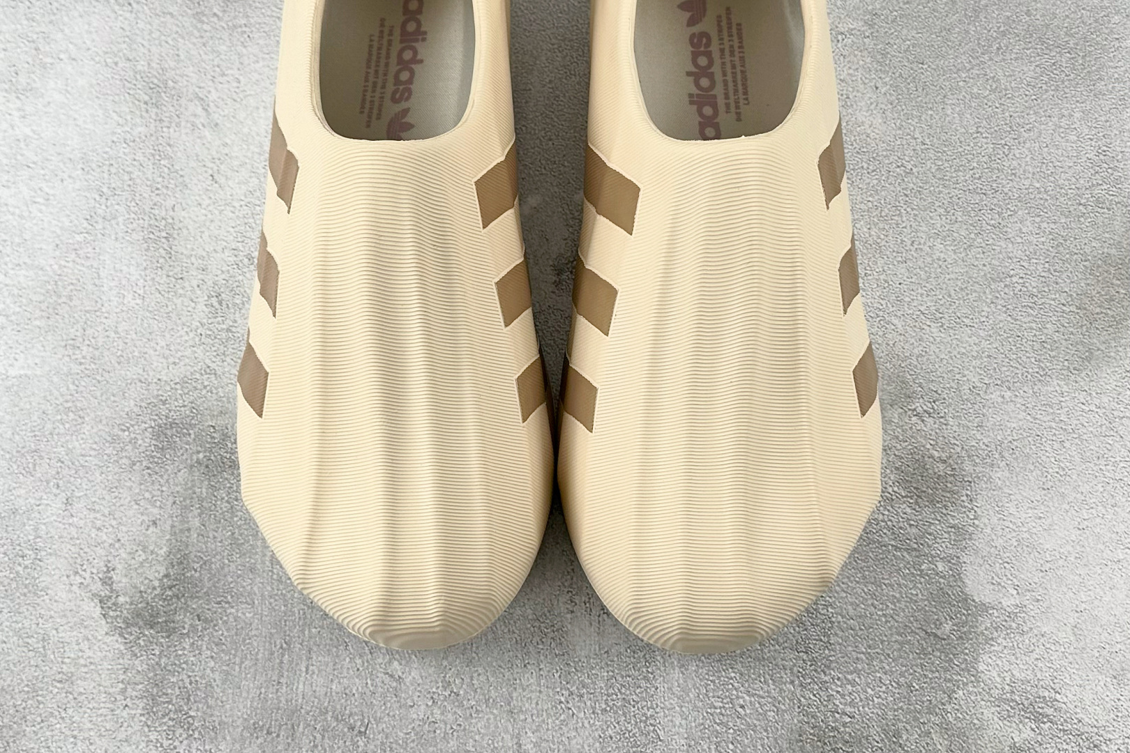 LW 
外贸专供adidas originals AdiFOM Superstar 棕褐色

货号：HQ