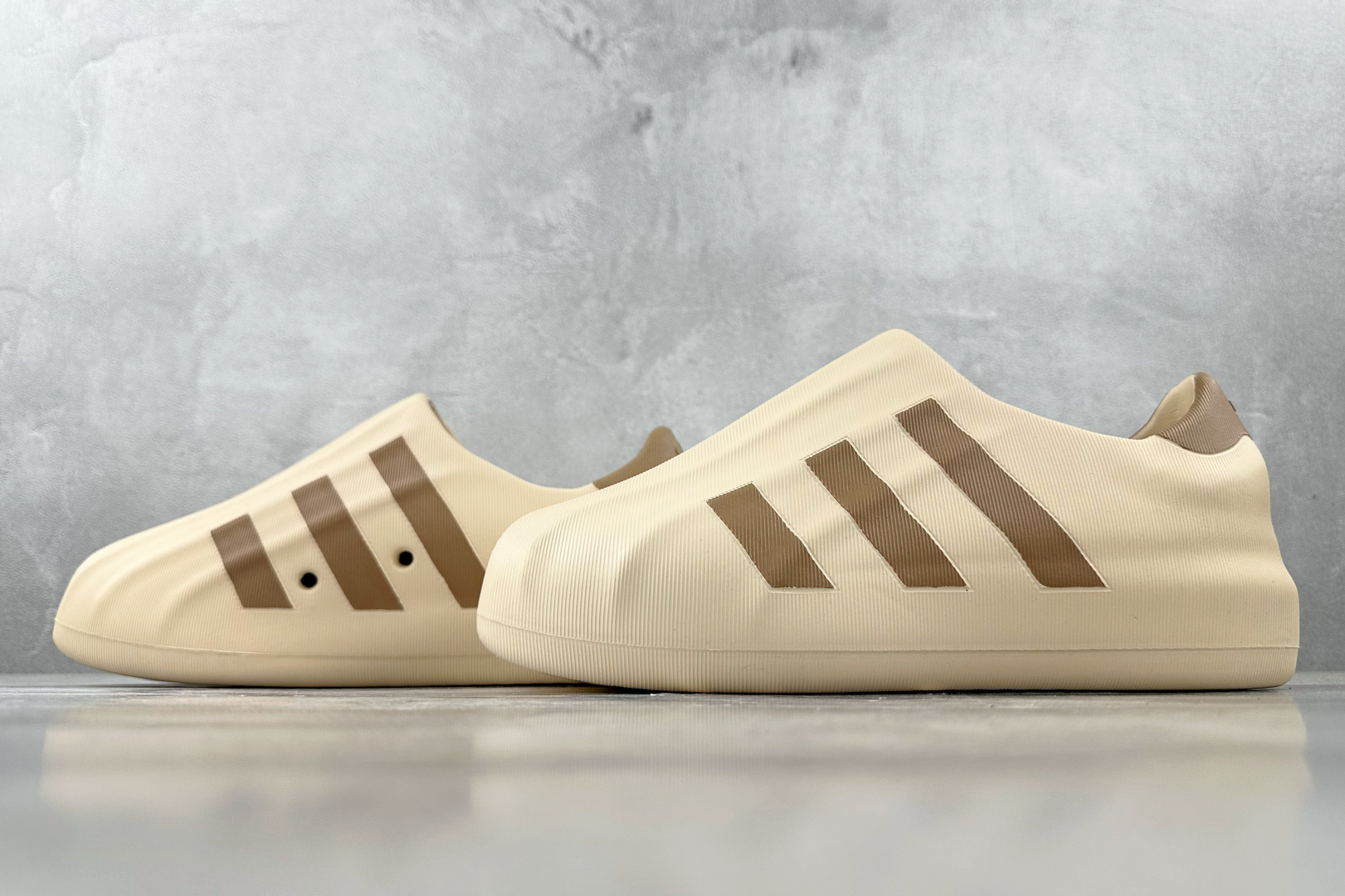 LW 
外贸专供adidas originals AdiFOM Superstar 棕褐色

货号：HQ