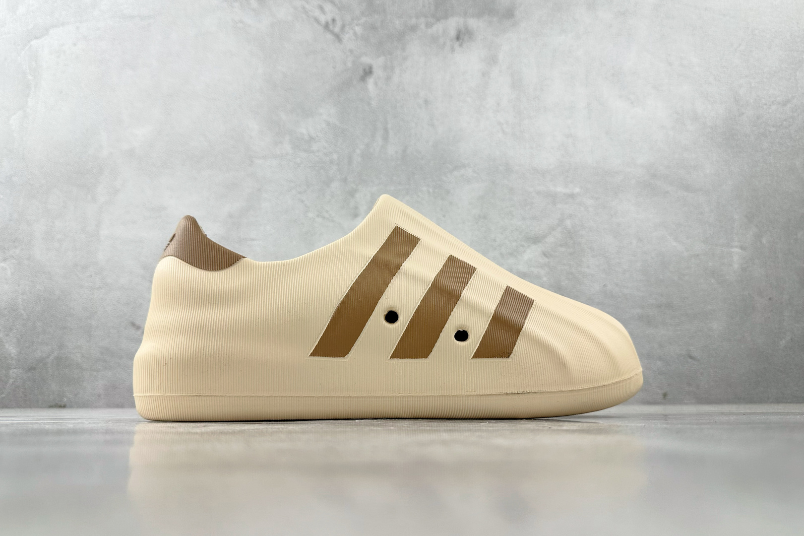 LW 
外贸专供adidas originals AdiFOM Superstar 棕褐色

货号：HQ