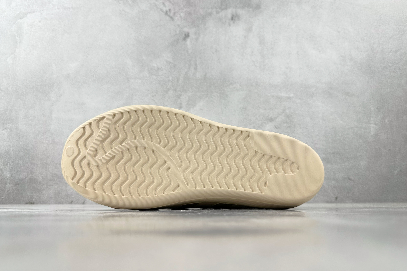 LW 
外贸专供adidas originals AdiFOM Superstar 棕褐色

货号：HQ