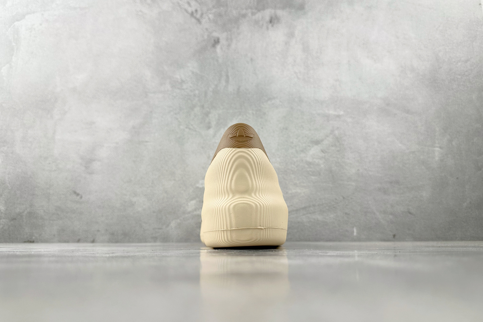 LW 
外贸专供adidas originals AdiFOM Superstar 棕褐色

货号：HQ