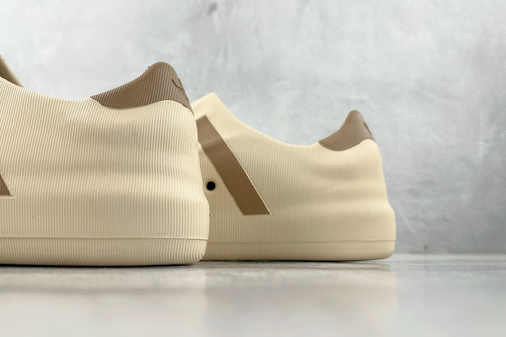 LW 
外贸专供adidas originals AdiFOM Superstar 棕褐色

货号：HQ