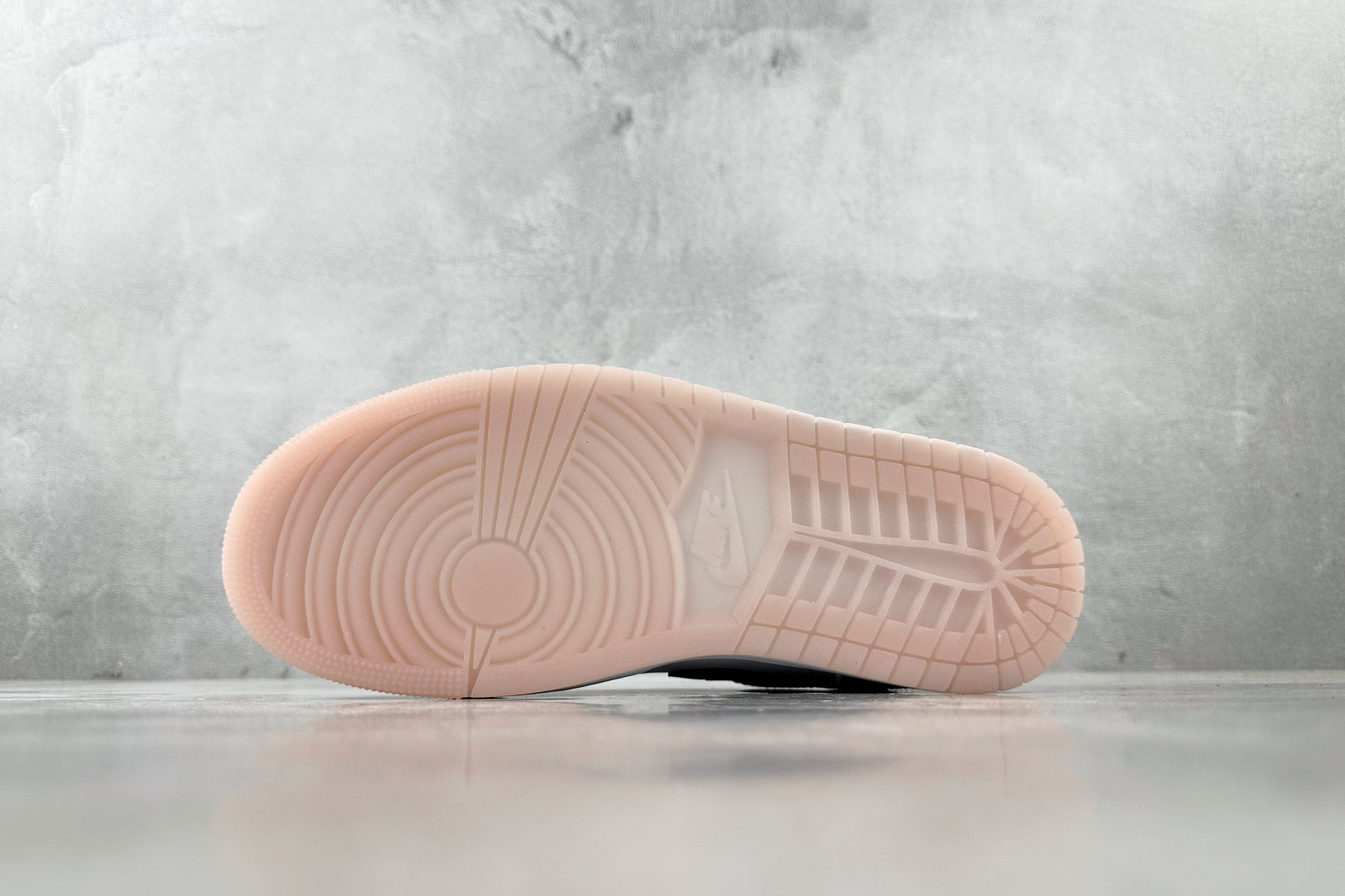 K版 
综合版 Jordan Air Jordan 1 白粉色

货号：IB8859-101
尺码：36