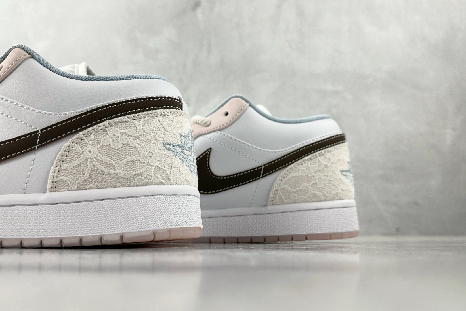 K版 
综合版 Jordan Air Jordan 1 白粉色

货号：IB8859-101
尺码：36