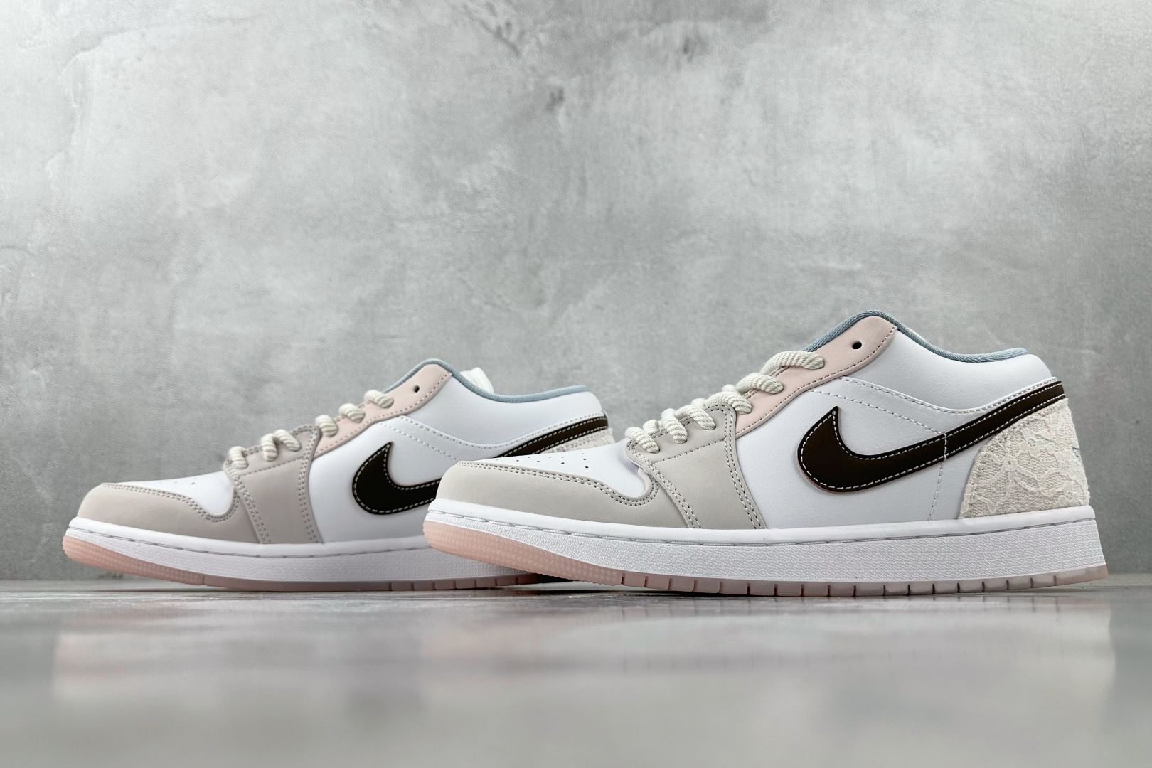 K版 
综合版 Jordan Air Jordan 1 白粉色

货号：IB8859-101
尺码：36