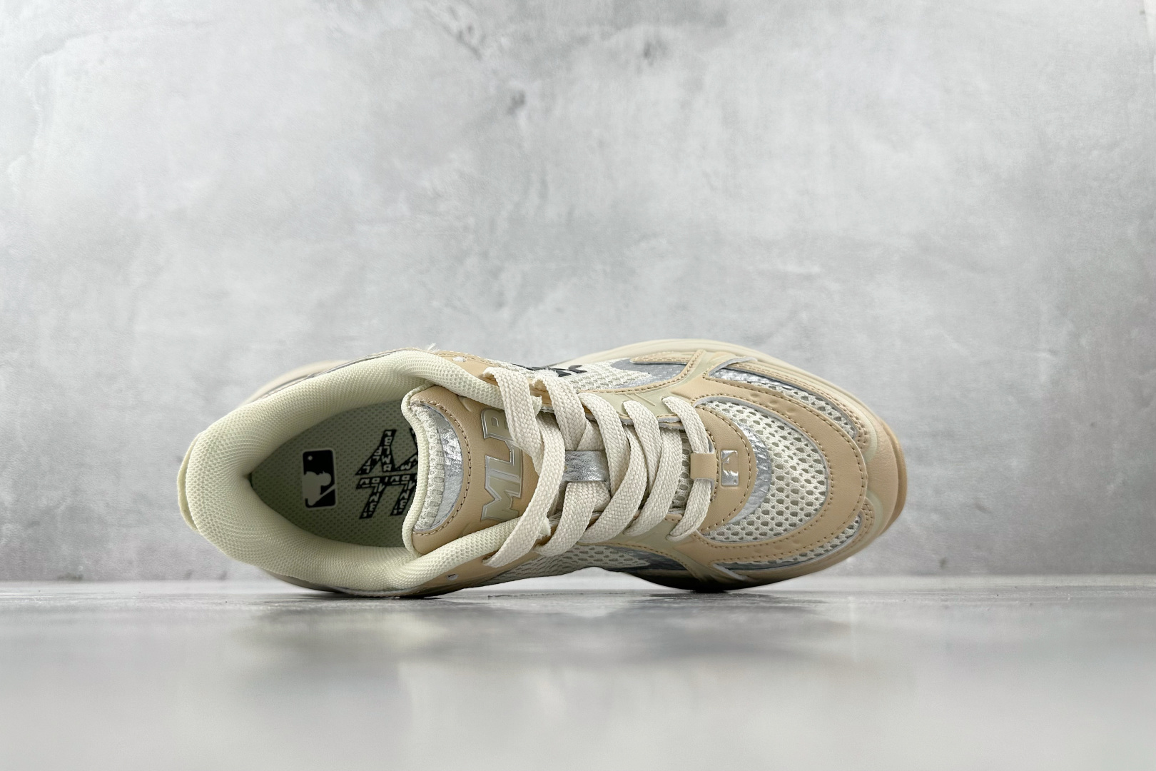 正单 
平台订单  MLB Curve Runner 米黄色

货号：3ARNSPL4N-50BGS
尺
