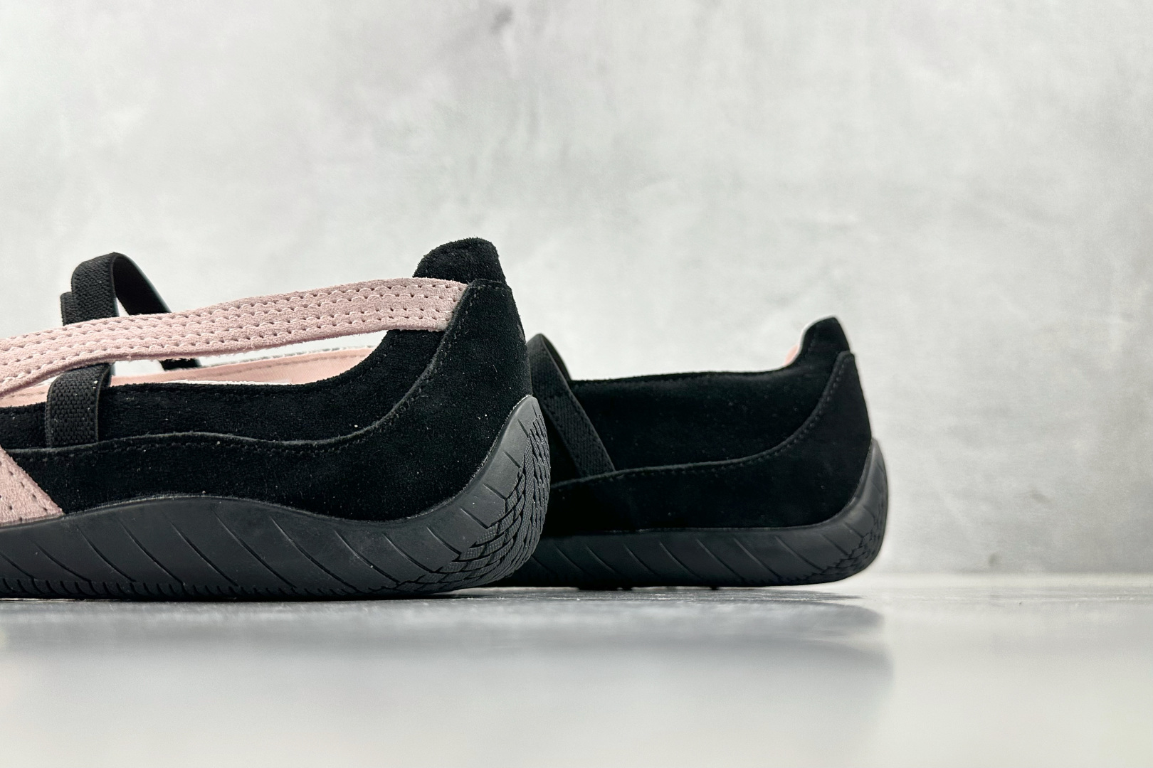 ZX 神版 
PUMA Speedcat Ballet 黑粉色

货号：-02
尺码：36 36.5 3