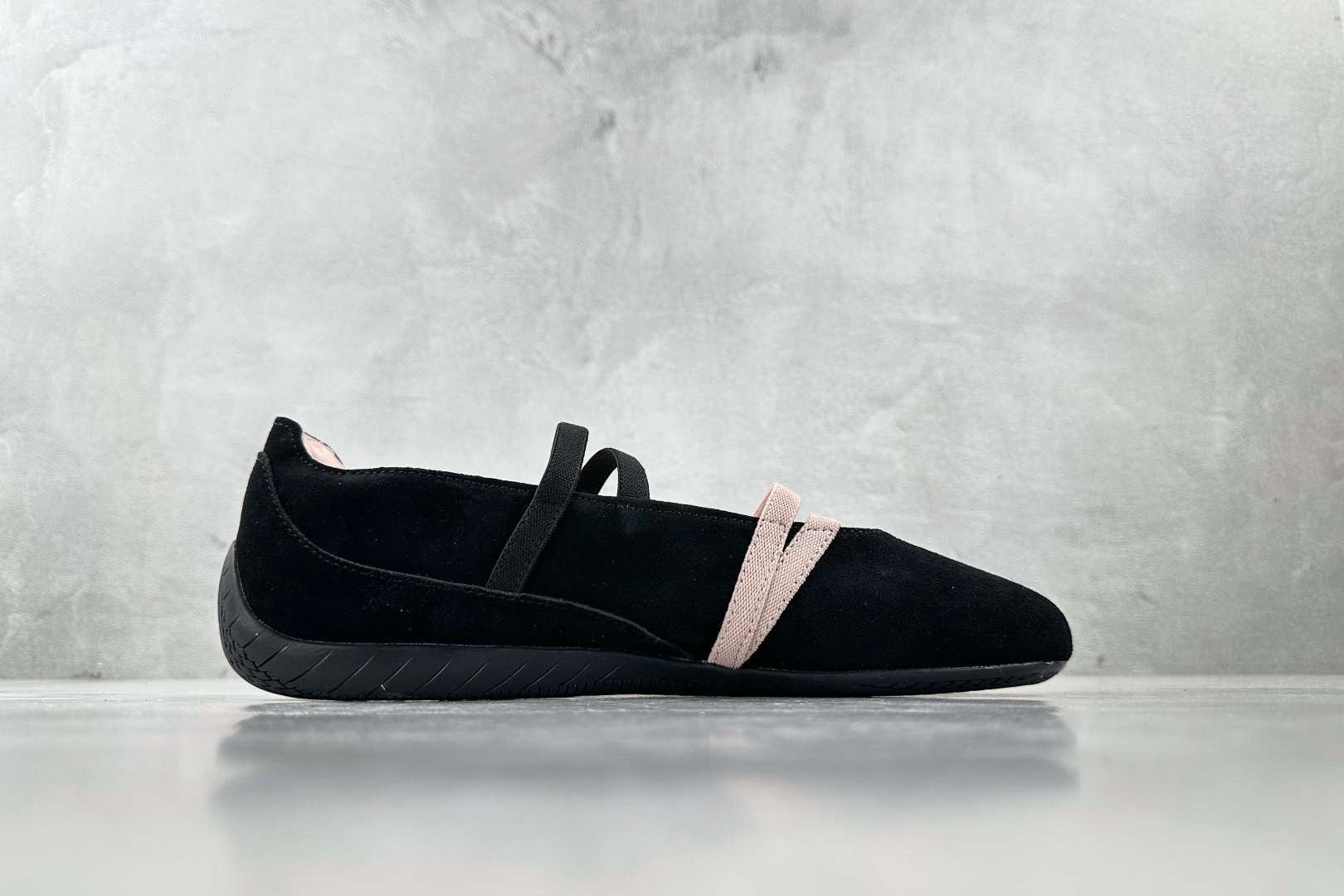 ZX 神版 
PUMA Speedcat Ballet 黑粉色

货号：-02
尺码：36 36.5 3