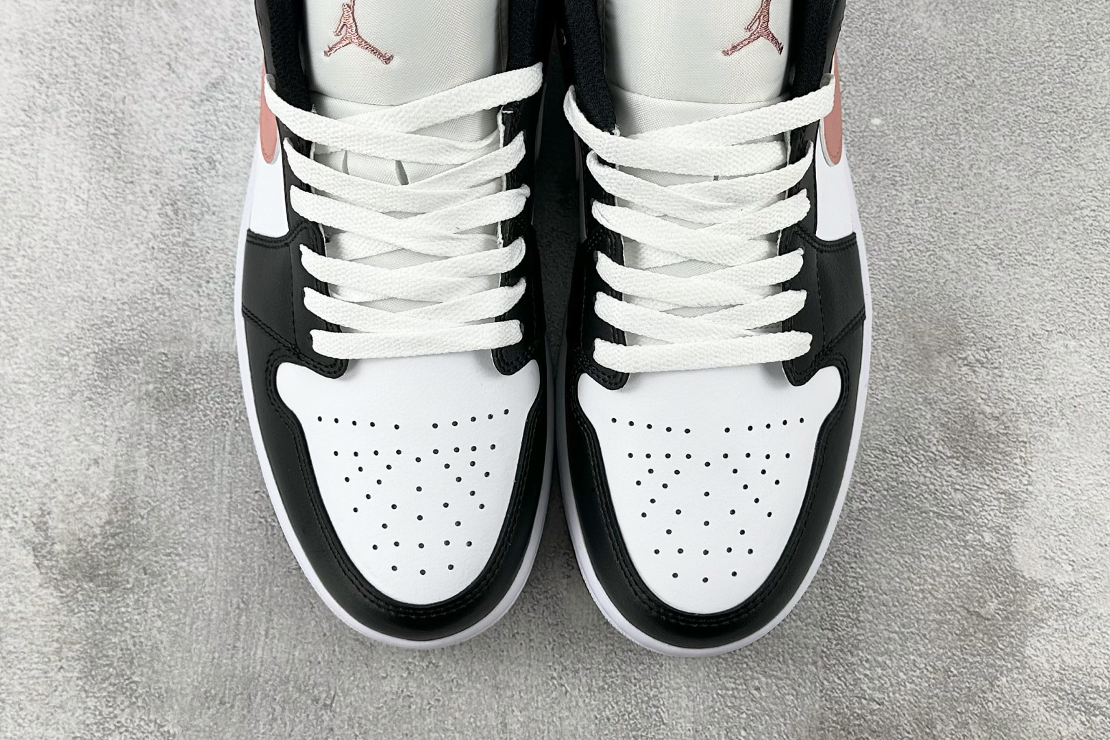VT 
外贸批次  Jordan Air Jordan 1 Low 黑粉

货号：-165
尺码：36 