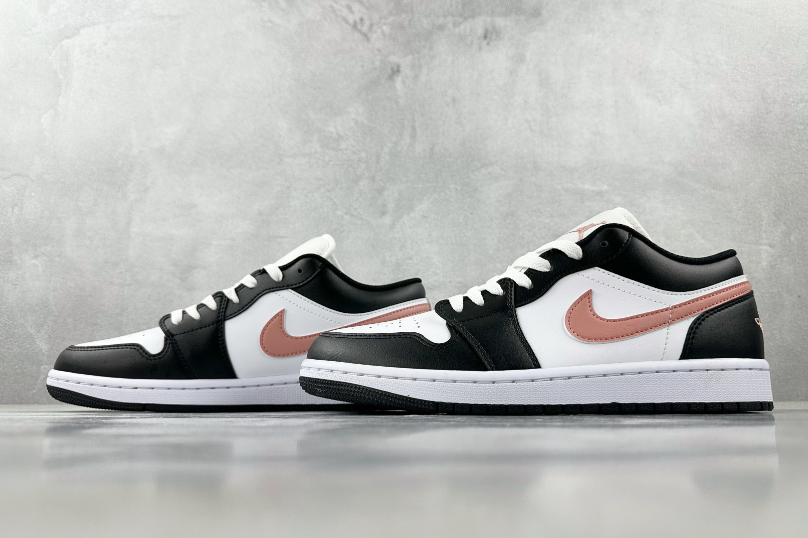 VT 
外贸批次  Jordan Air Jordan 1 Low 黑粉

货号：-165
尺码：36 
