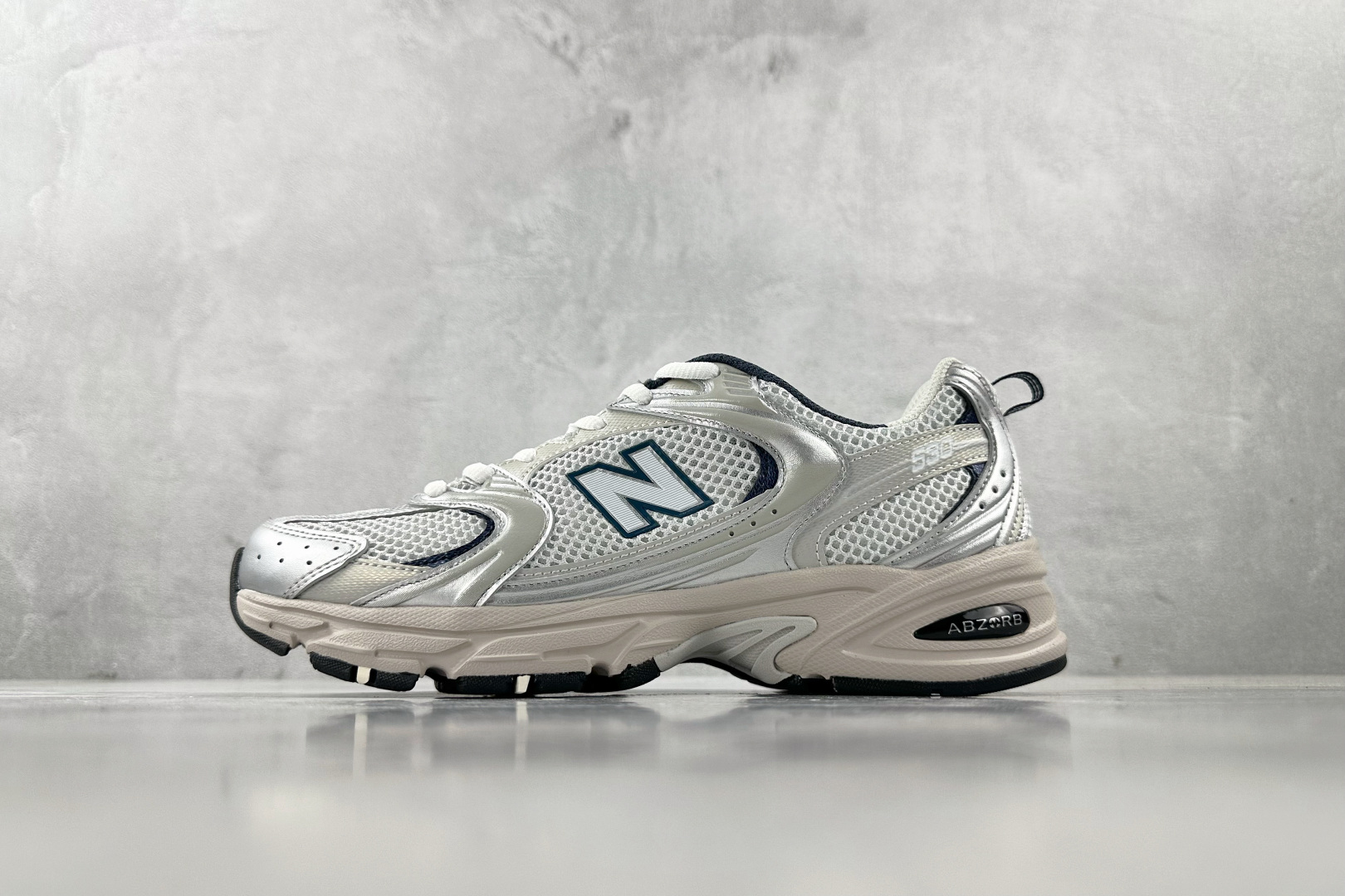 K13 版 
New Balance NB 530 灰银

货号：MR530KA
尺码：36 36.5 