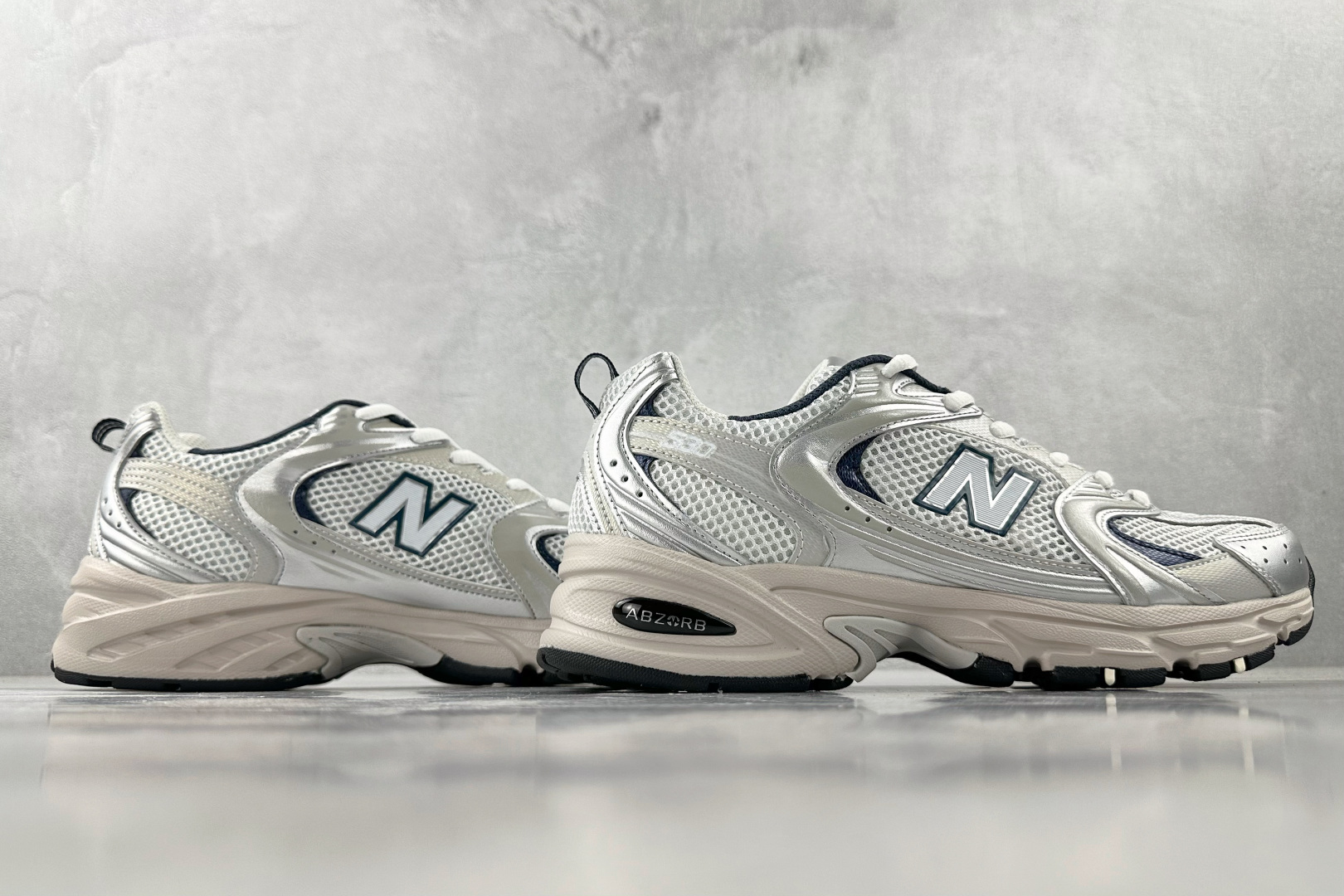 K13 版 
New Balance NB 530 灰银

货号：MR530KA
尺码：36 36.5 