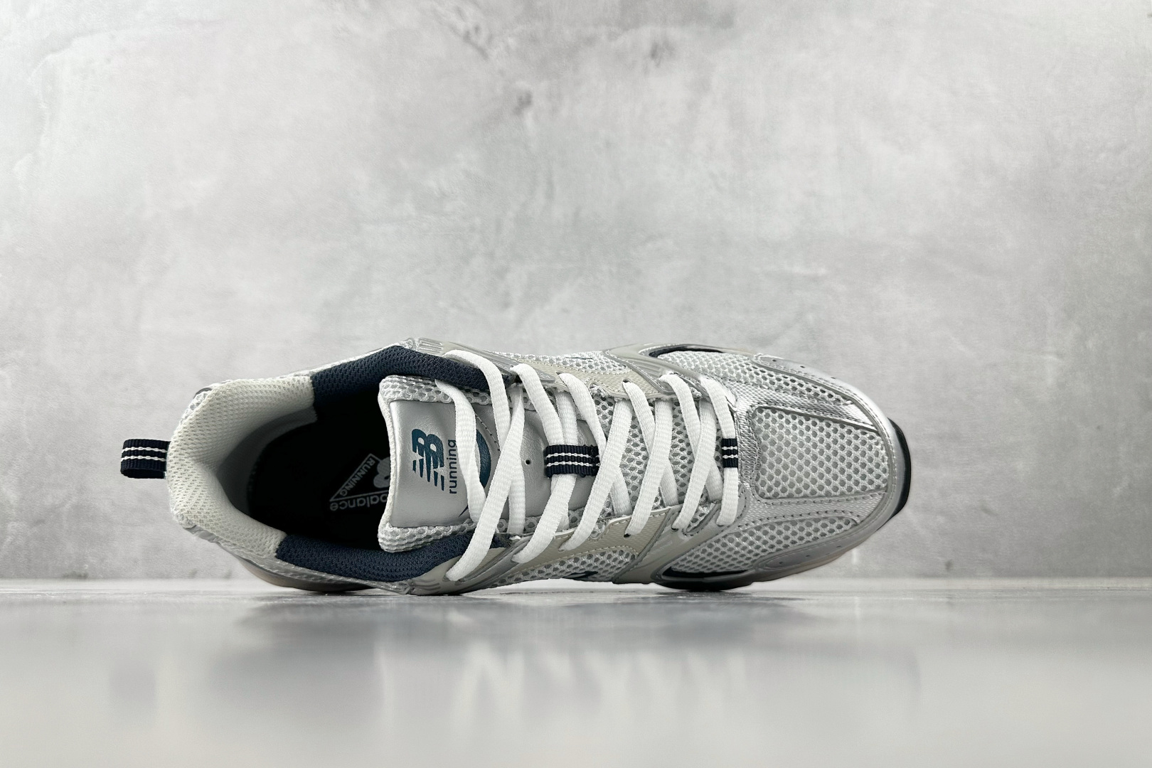 K13 版 
New Balance NB 530 灰银

货号：MR530KA
尺码：36 36.5 