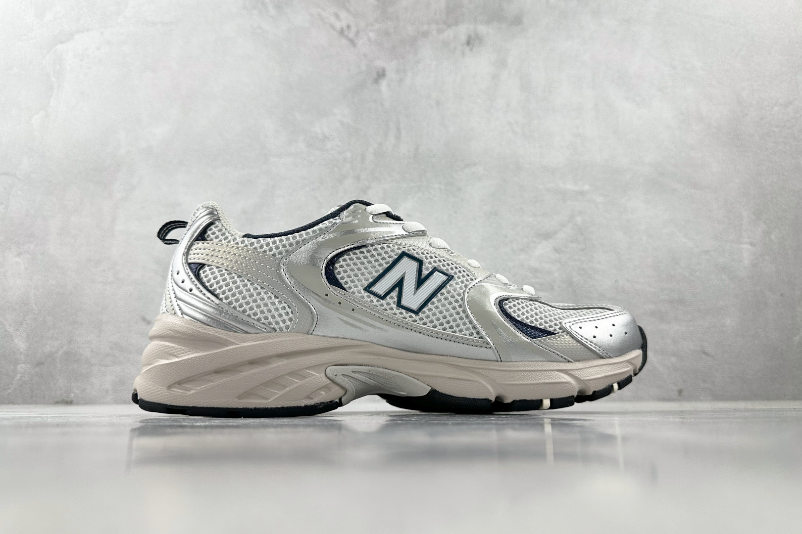 K13 版 
New Balance NB 530 灰银

货号：MR530KA
尺码：36 36.5 