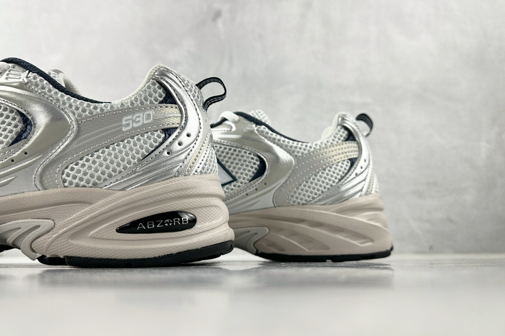K13 版 
New Balance NB 530 灰银

货号：MR530KA
尺码：36 36.5 