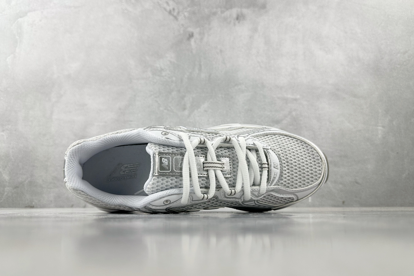 DT 
New Balance NB 740 白色

货号：U740WM2
尺码：36 36.5 37 