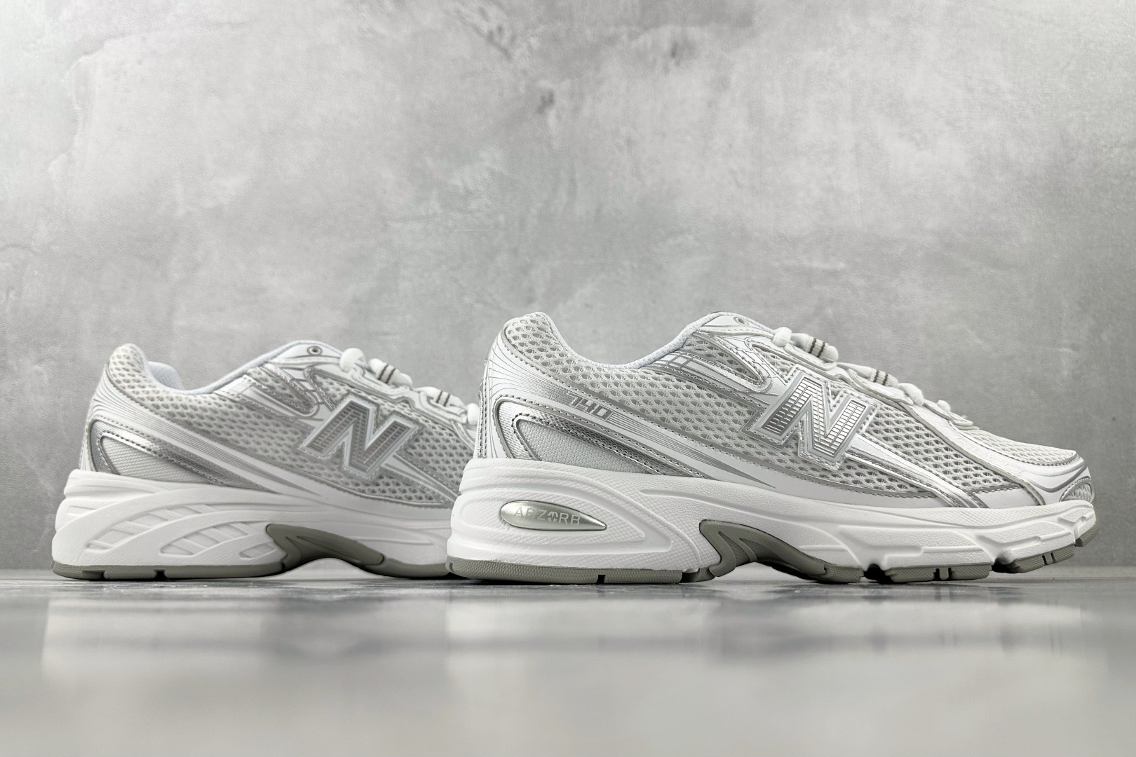DT 
New Balance NB 740 白色

货号：U740WM2
尺码：36 36.5 37 
