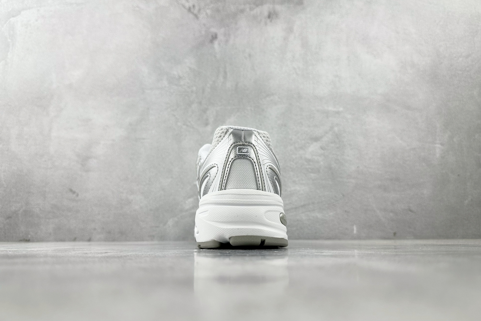 DT 
New Balance NB 740 白色

货号：U740WM2
尺码：36 36.5 37 