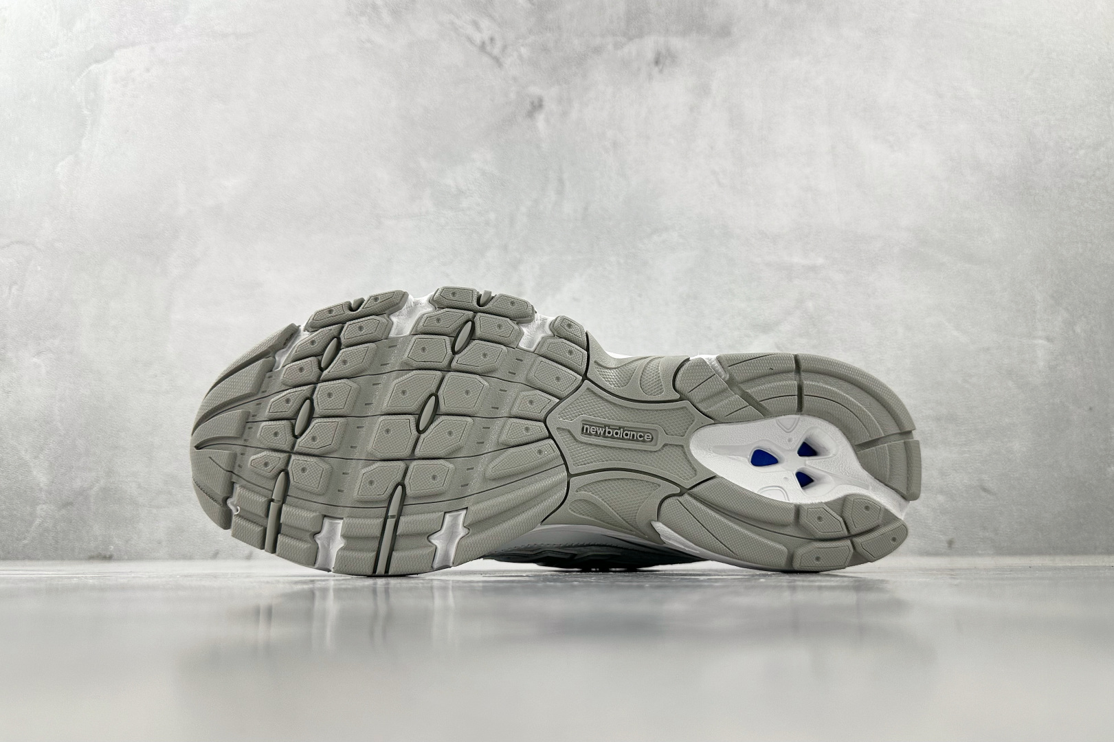 DT 
New Balance NB 740 白色

货号：U740WM2
尺码：36 36.5 37 