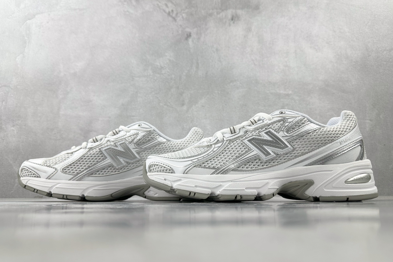 DT 
New Balance NB 740 白色

货号：U740WM2
尺码：36 36.5 37 