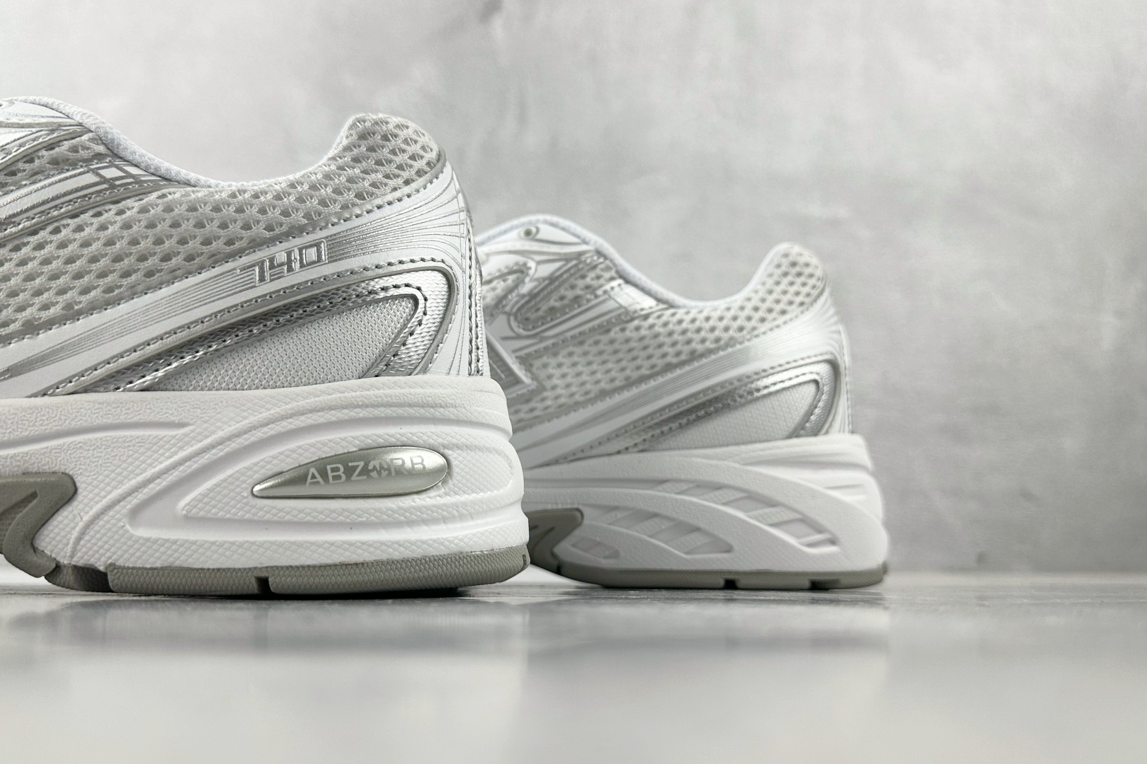 DT 
New Balance NB 740 白色

货号：U740WM2
尺码：36 36.5 37 