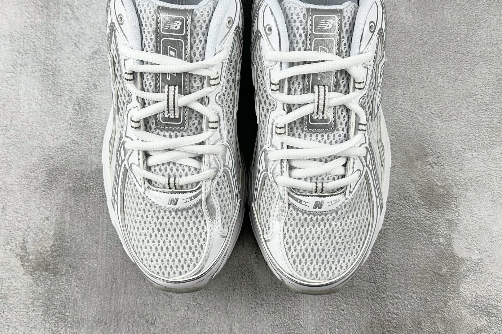 DT 
New Balance NB 740 白色

货号：U740WM2
尺码：36 36.5 37 