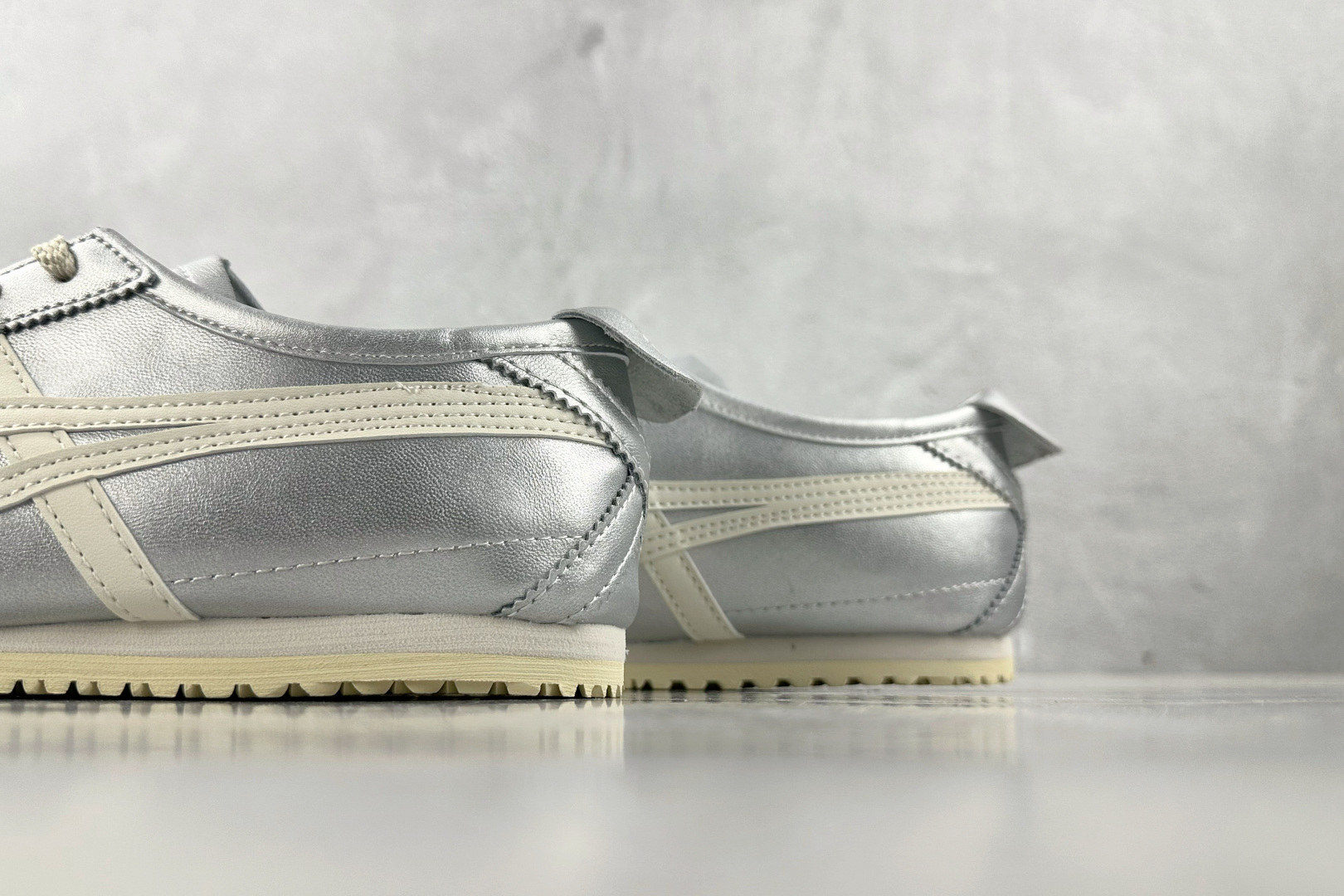 WS 
平台爆款 Onitsuka Tiger鬼塚虎 MEXICO 66 银色

货号：1183B566