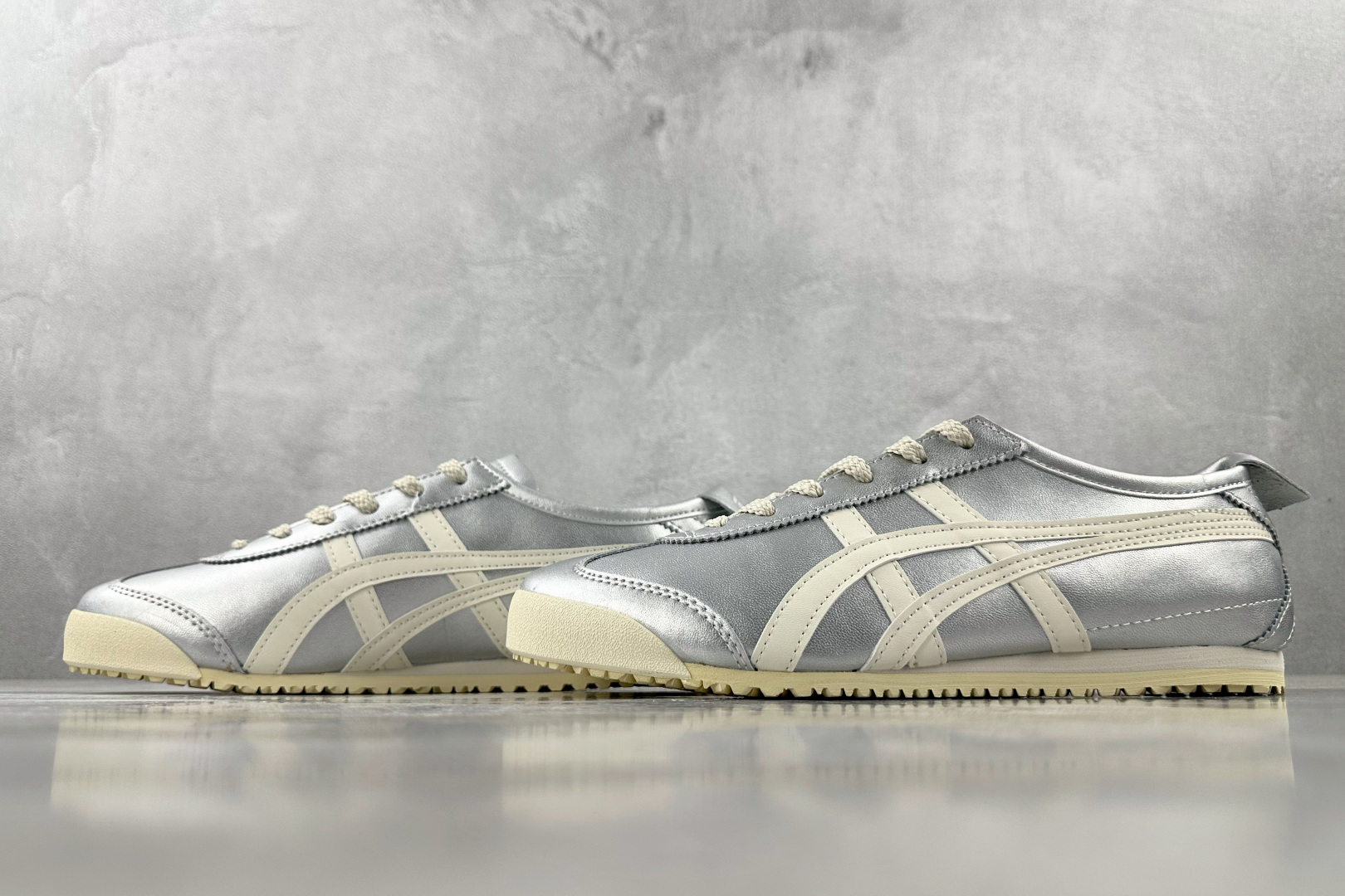 WS 
平台爆款 Onitsuka Tiger鬼塚虎 MEXICO 66 银色

货号：1183B566