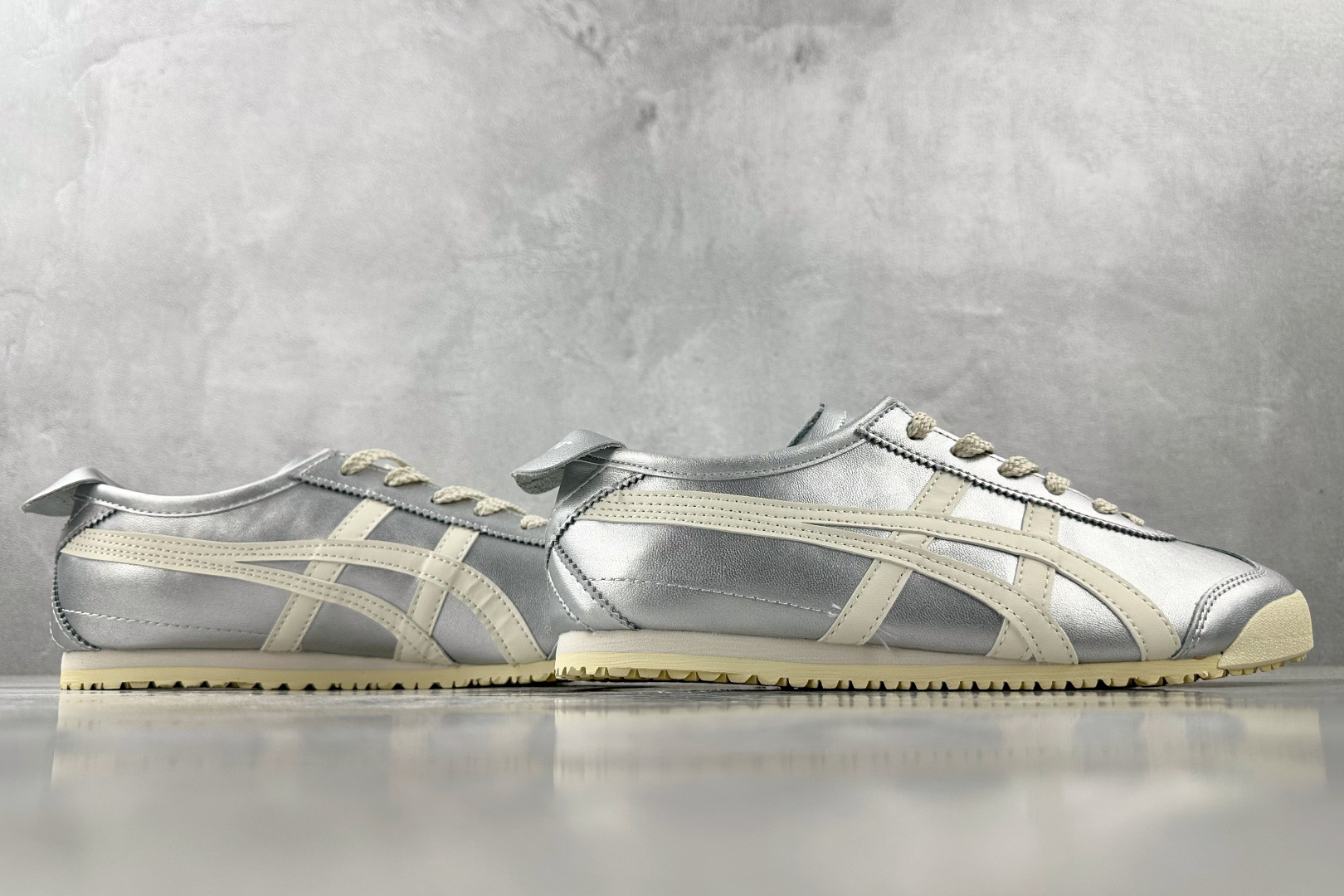 WS 
平台爆款 Onitsuka Tiger鬼塚虎 MEXICO 66 银色

货号：1183B566