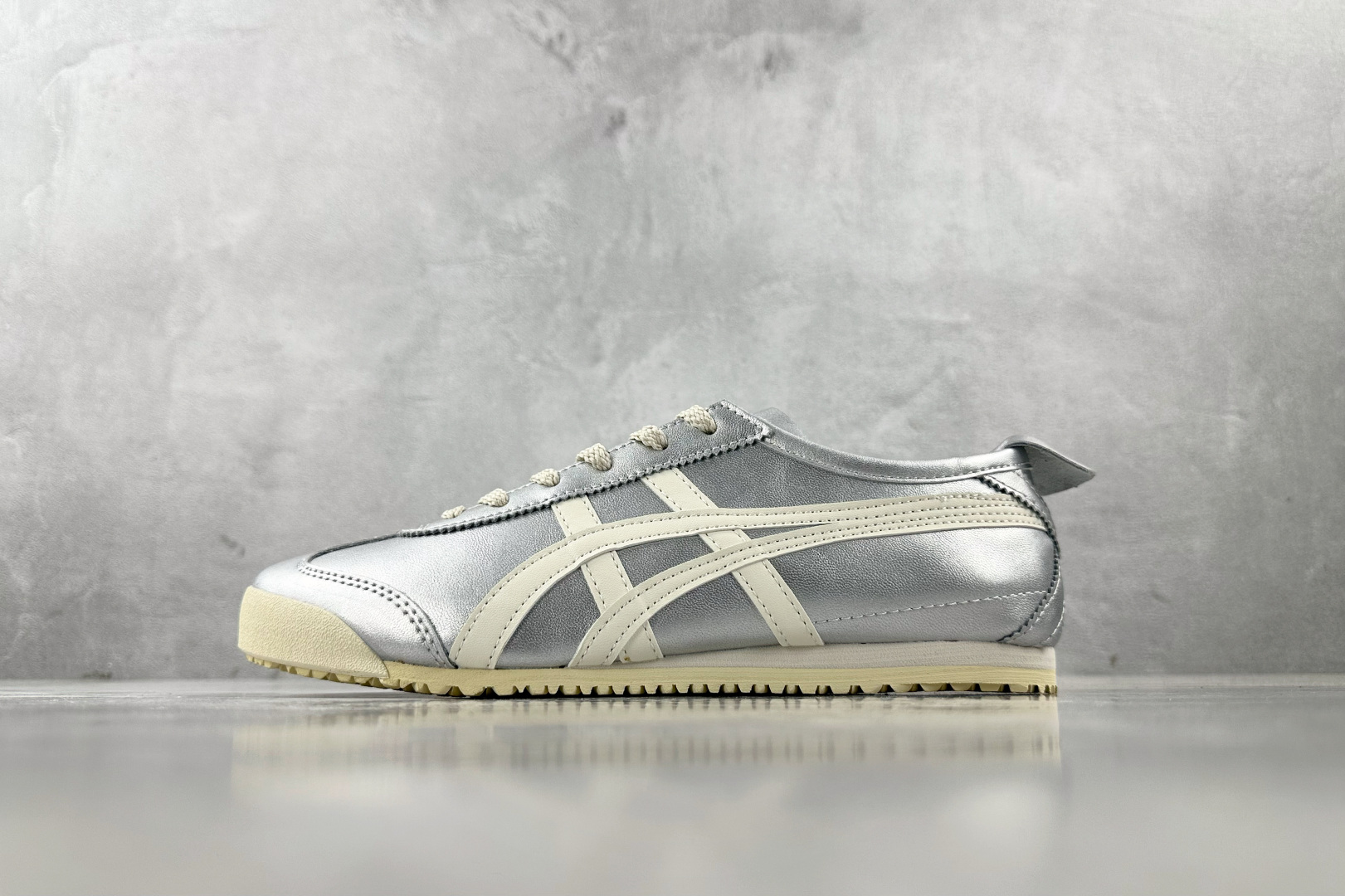 WS 
平台爆款 Onitsuka Tiger鬼塚虎 MEXICO 66 银色

货号：1183B566