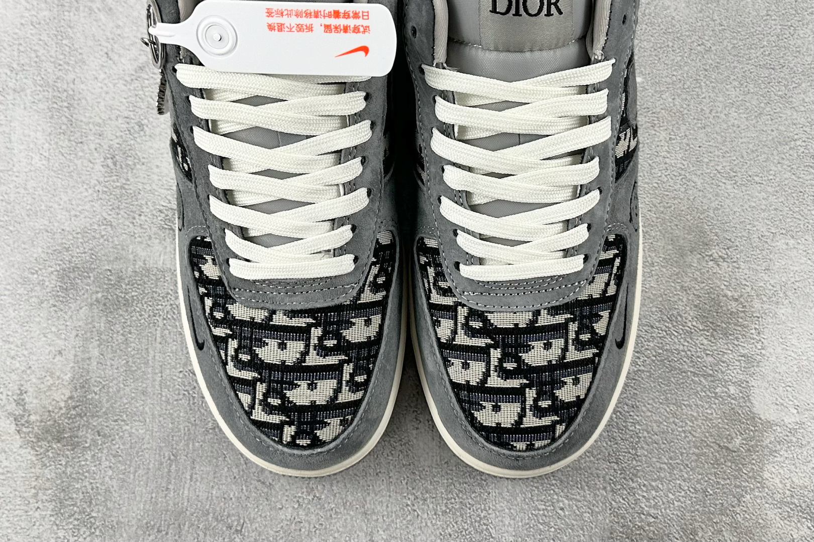 XC 
Nike Air Force 1'07  DIOR 联名 灰色

货号：KK1988 056
尺