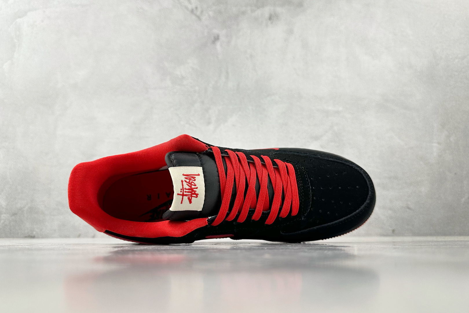 XC 
Nike Air Force 1'07  斯图西 联名 黑红

货号：DF0188 044
尺码