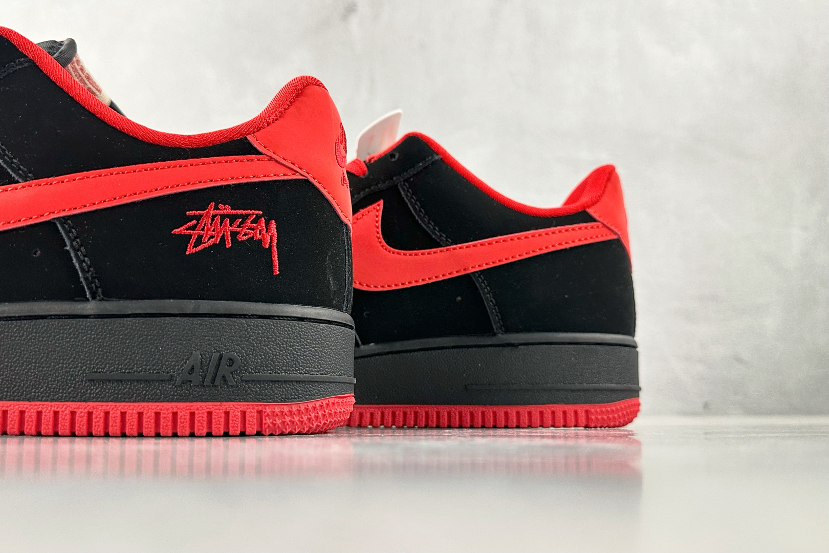 XC 
Nike Air Force 1'07  斯图西 联名 黑红

货号：DF0188 044
尺码