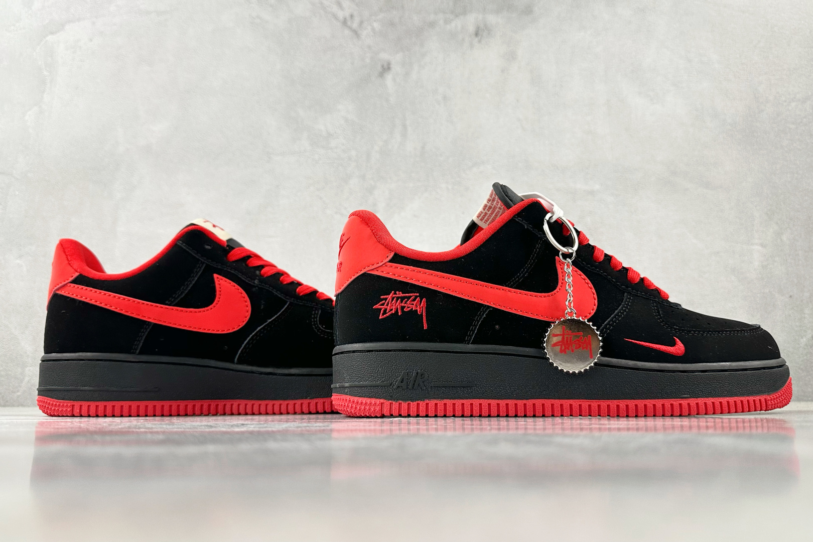 XC 
Nike Air Force 1'07  斯图西 联名 黑红

货号：DF0188 044
尺码
