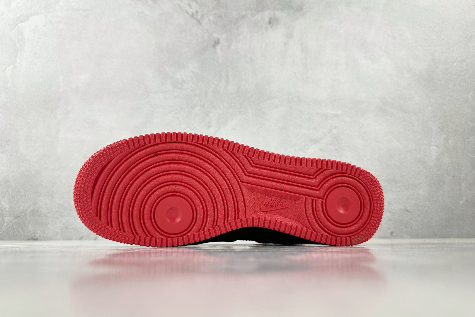 XC 
Nike Air Force 1'07  斯图西 联名 黑红

货号：DF0188 044
尺码