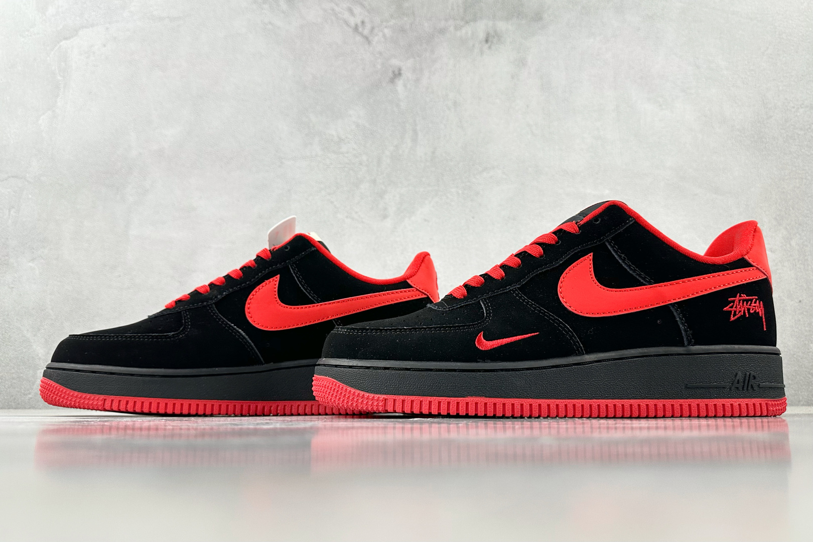 XC 
Nike Air Force 1'07  斯图西 联名 黑红

货号：DF0188 044
尺码