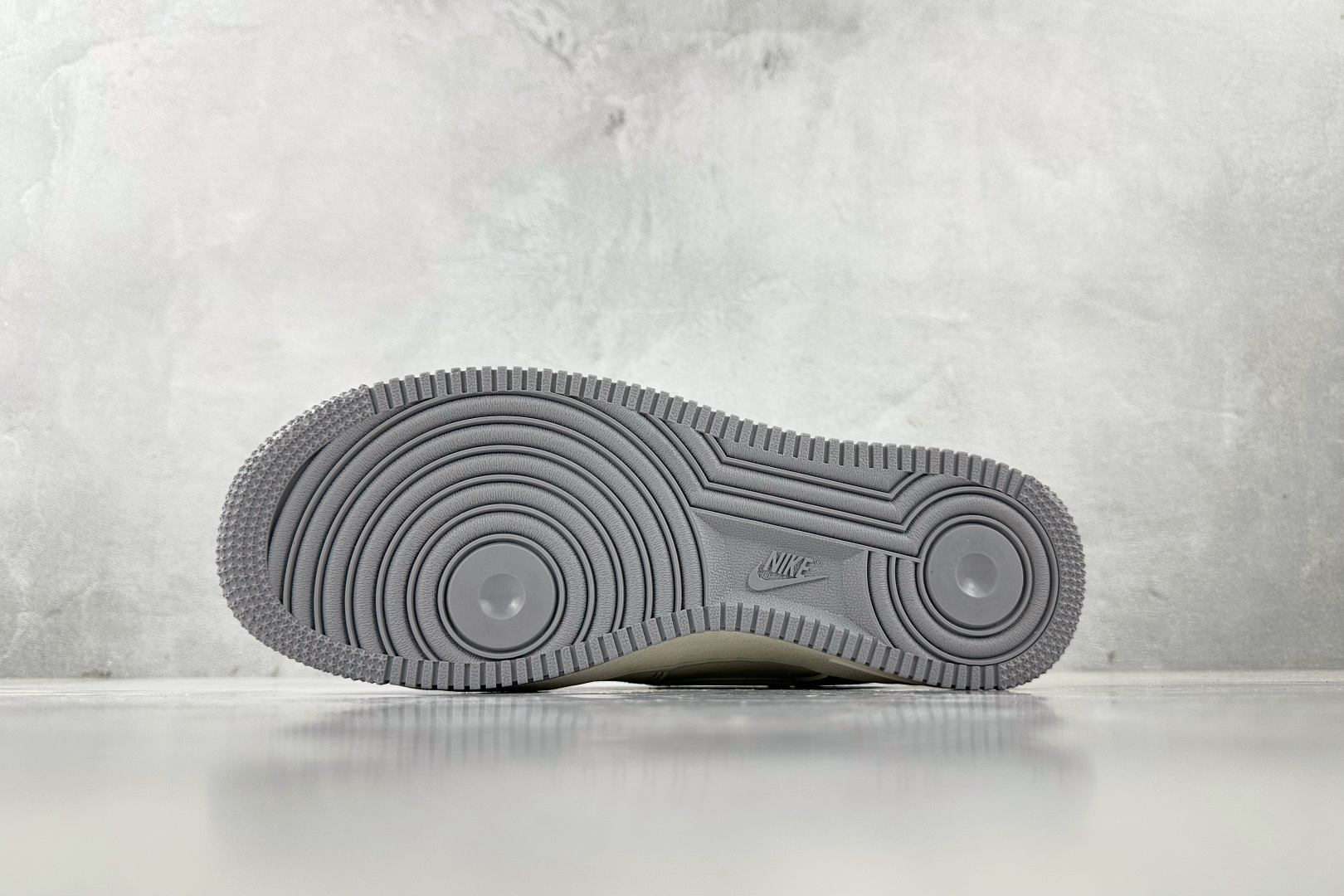 XC 
Nike Air Force 1'07  斯图西 联名 米白

货号：HH7518 041
尺码