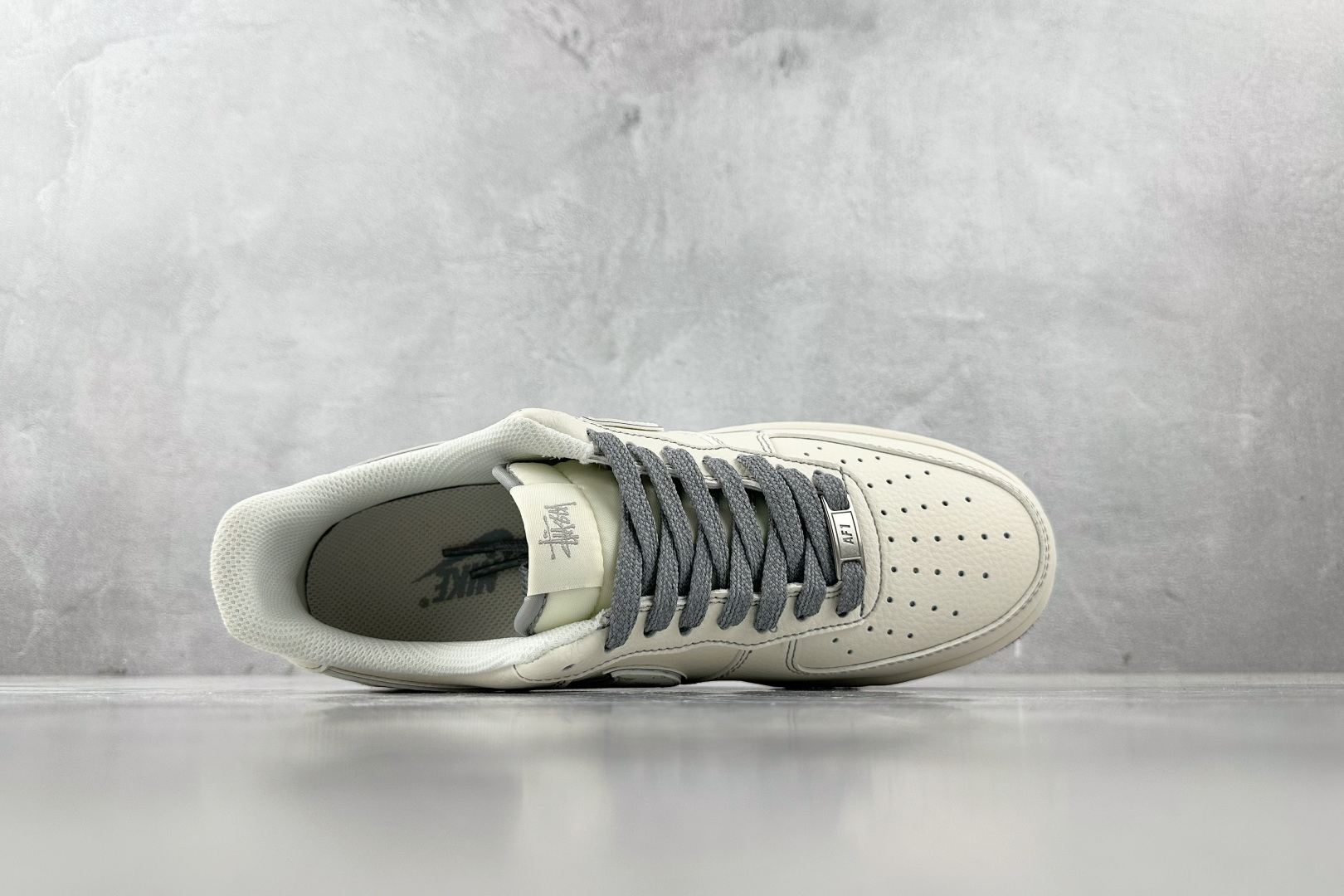 XC 
Nike Air Force 1'07  斯图西 联名 米白

货号：HH7518 041
尺码