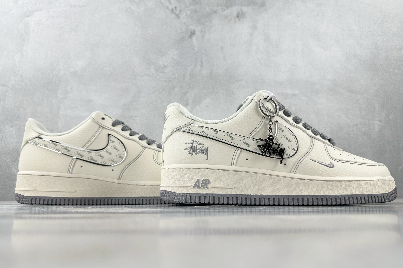 XC 
Nike Air Force 1'07  斯图西 联名 米白

货号：HH7518 041
尺码