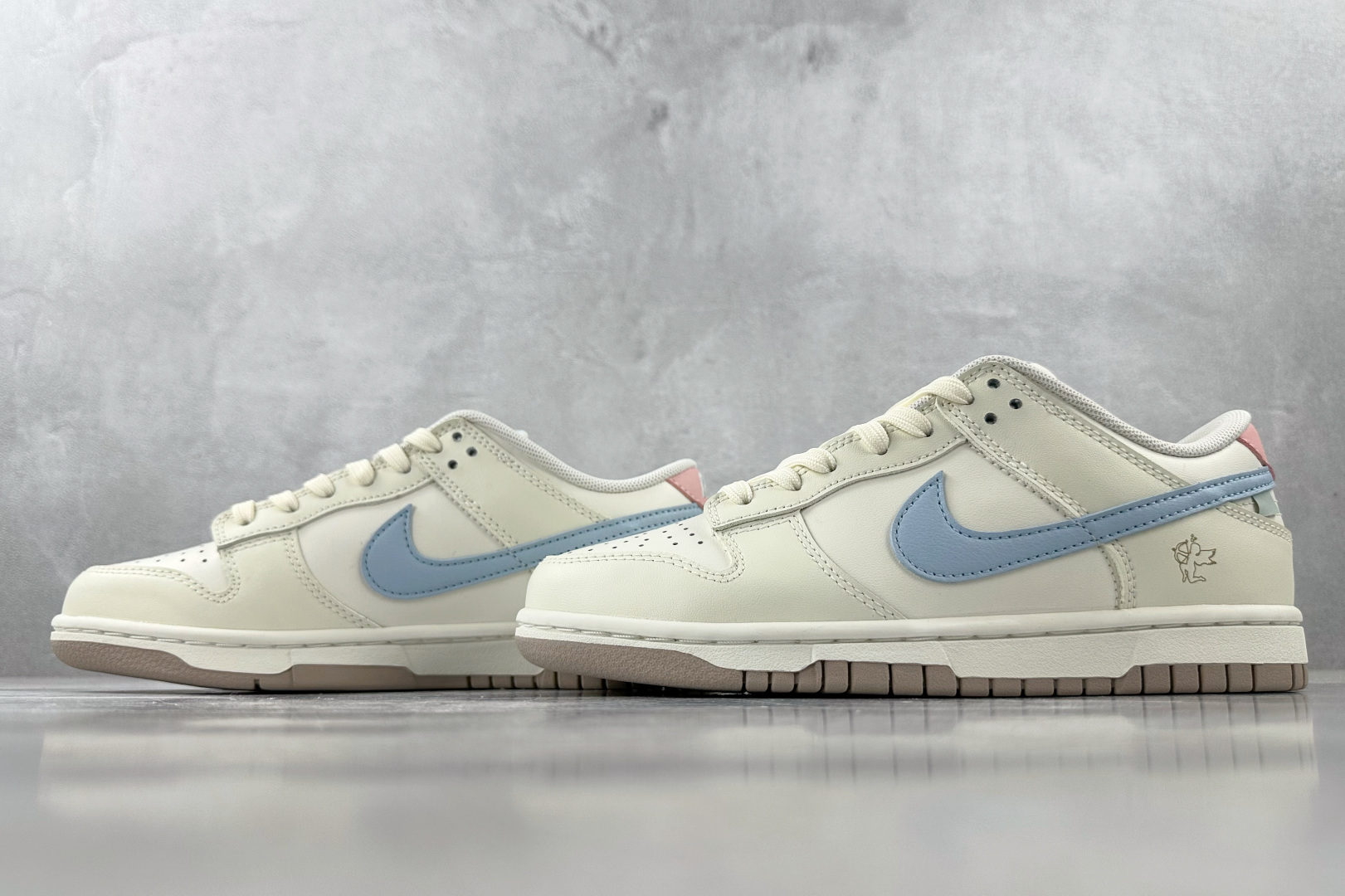 YC 
【定制球鞋】Nike Dunk 丘比特之心 米白蓝

货号：YW0212 012
尺码：35.5